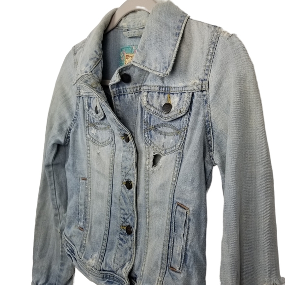 Abercrombie and Fitch Distressed Light Wash Jean Jacket Womens Size Small - Picture 2 of 8